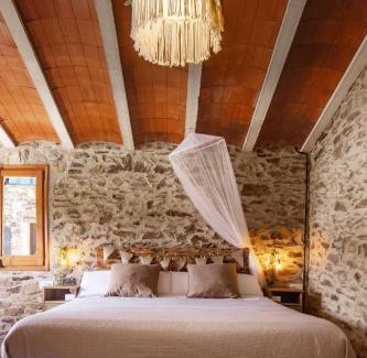 Susqueda Apartment | Suite rural estilo Farm con jacuzzi y chimenea