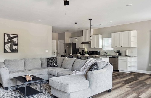 Toddville Road House | Suite Serenity 12Min from Uptown & Spectrum Ctr