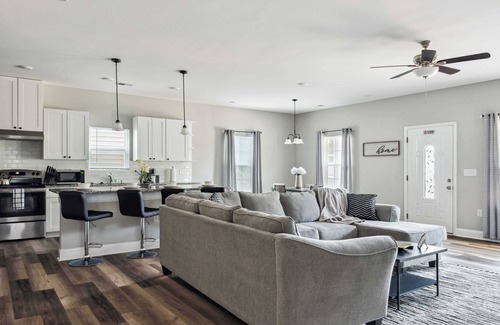 Toddville Road House | Suite Serenity 12Min from Uptown & Spectrum Ctr