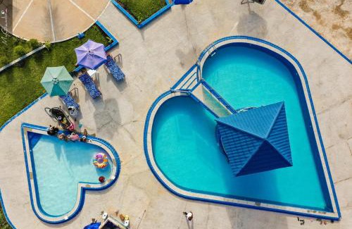 Bakau Apartment | Suite - Sleeps 3 - Balcony - Pool - Parking