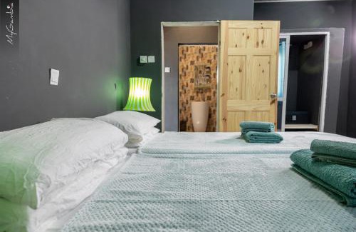 Bakau Apartment | Suite - Sleeps 3 - Balcony - Pool - Parking