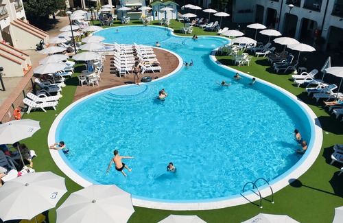Lido di Spina Apartment | SUITE SUITABLE FOR FAMILIES, pool view, 500 M FROM THE SEA