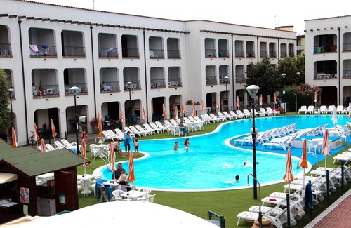 Lido di Spina Apartment | SUITE SUITABLE FOR FAMILIES, pool view, 500 M FROM THE SEA