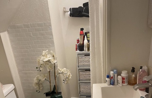 Park Hill Apartment | Suite that sleeps 4 to 5 in Park Hill, Yonkers- LONG TERM AVAILABLE INQUIRE