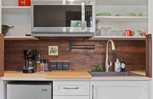 Ucluelet House | Suite Ucluelet - Romantic Couples Getaway-Sauna!