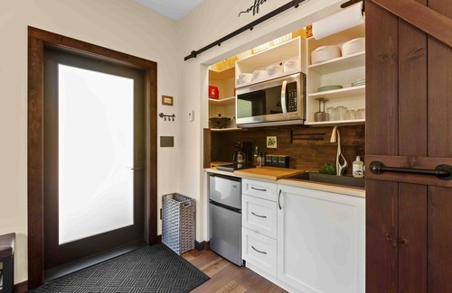 Ucluelet House | Suite Ucluelet - Romantic Couples Getaway-Sauna!