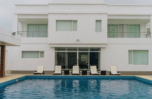 Cojimies Apartment | Suite w/Outdoor pool and Kitchenetten