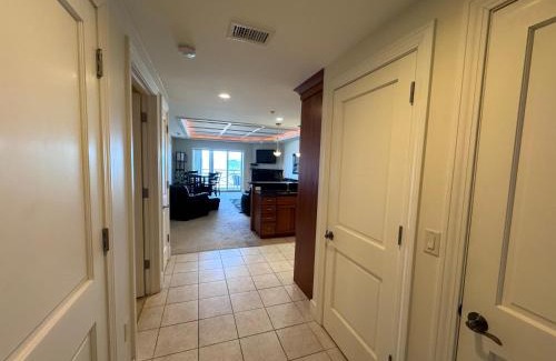 Traverse City House | Suite with direct view of Grand Traverse Bay