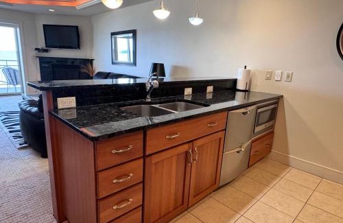 Traverse City House | Suite with direct view of Grand Traverse Bay