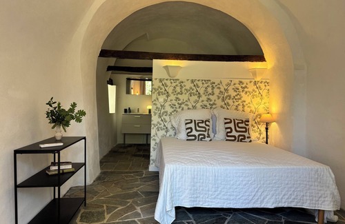 Murato Bed & Breakfast | Suite with garden and pool