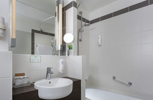 Neu-Isenburg Apartment | Suite with kitchenette for single and double use