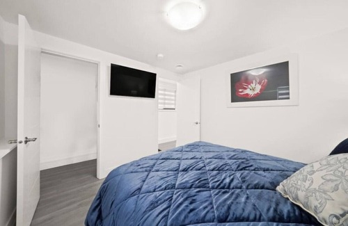Fleetwood House | Suite with Modern Upgrades in Surrey