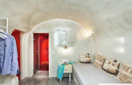 Oia Hotel | Suite with Private Outdoor Hot Tub