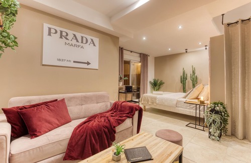 Coupvray Apartment | Suite Wood Love & Spa - 4P Private Sauna and Jacuzzi
