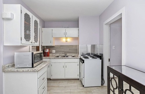 Grand Rapids Apartment | Suites at Oakley Apt # 2 - Extended Stay Welcome!