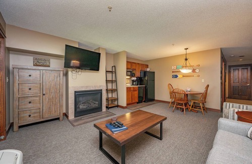 Thayerville Apartment | Suites at Silver Tree B103: 1 Bedroom Lake View Suite at Lakefront Hotel
