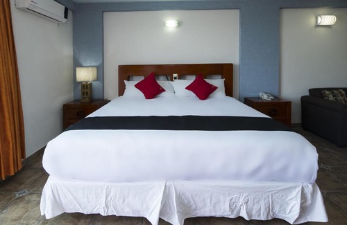 Irapuato Hotel | Suites de Reyes