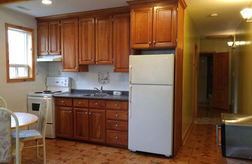 Wasaga Beach Cottage | Suites of Wasaga Beach Area 2- mins walk Beach 1