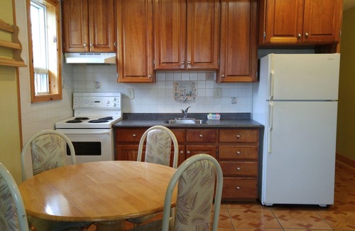 Wasaga Beach Cottage | Suites of Wasaga - Unit #1- mins walk Beach 1