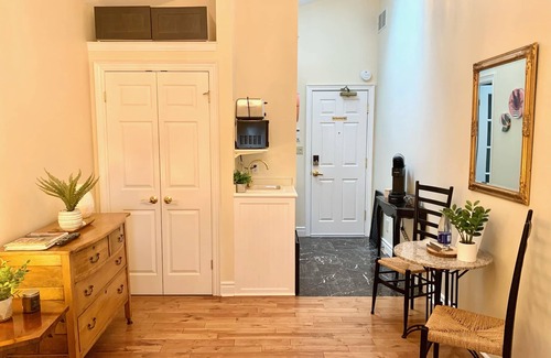 Old Town Historic District Apartment | Suites On King
