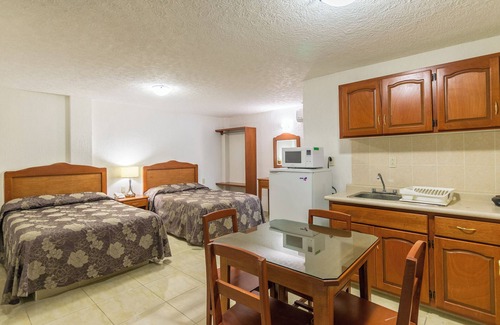 Leon Hotel | Suites Poliforum Inn