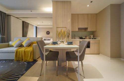 Nana Apartment | Sukhumvit 11#Luxury#Pool#Gym#BTS Nana&MRT Sukhumvit#1BR#Max4ppl