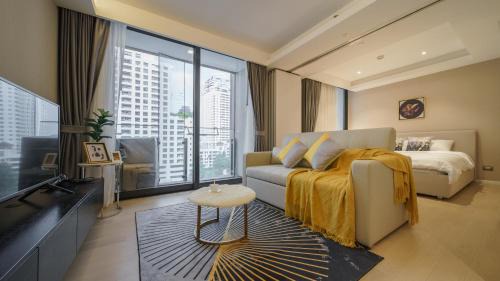 Nana Apartment | Sukhumvit 11#Luxury#Pool#Gym#BTS Nana&MRT Sukhumvit#1BR#Max4ppl