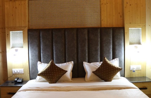 Shivanandi Hotel | SUKOON DK