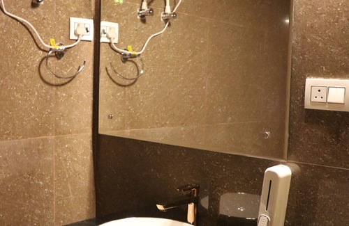 Shivanandi Hotel | SUKOON DK