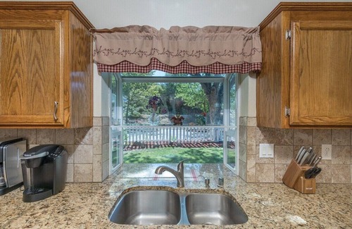 Mariposa House | Sullivan House & SPA Near Yosemite, 8 Min to Town