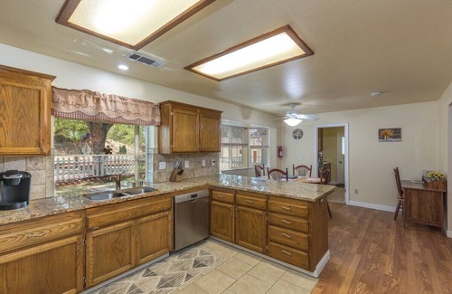 Mariposa House | Sullivan House & SPA Near Yosemite, 8 Min to Town
