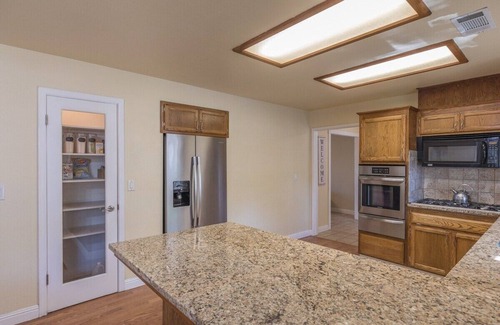 Mariposa House | Sullivan House & SPA Near Yosemite, 8 Min to Town