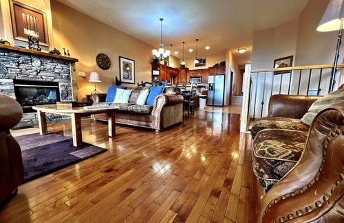 East Kootenay Condo | Sullivan Stone 3 True Ski-In/Ski-Out Mountain Home with Private Hot Tub! - Sleeps 10