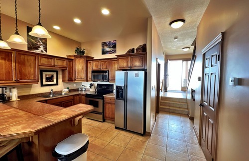 East Kootenay Condo | Sullivan Stone 3 True Ski-In/Ski-Out Mountain Home with Private Hot Tub! - Sleeps 10