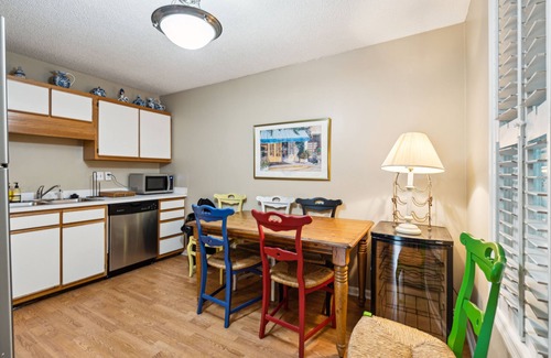 Sullivan's Island Condo | Sullivans Island condo, centrally located, near beach & more - 20 Island House