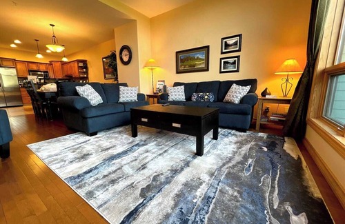 East Kootenay Condo | SullivanStone #19 - Golf - Ski - Hike - Chill - Private Hot Tub - Sleeps 12