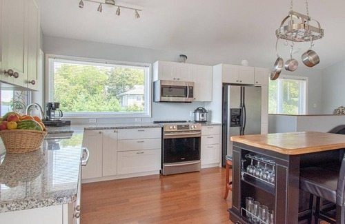 Midland Cottage | Sumac Trail - Modern Waterfront Cottage w/Hot Tub, Pool Table, Watercraft