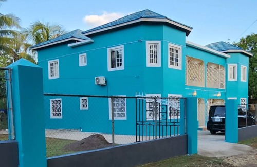 Santa Cruz Apartment | Summaz Oasis- Cozy 2-bedroom apartment with WiFi, AC in charming Santa Cruz