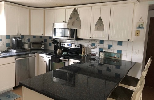 Point Judith House | Summer 2025 Availability - Walk to Family Friendly Beach
