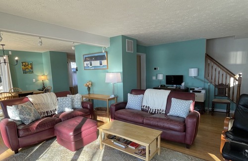 Gregory House | Summer '26 Monthly Rental Lakefront Home Ann Arbor/Chelsea/Dexter & Rec Trails