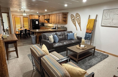 Eden Condo | SUMMER ALERT - Steps to Hot Tub - Family friendly