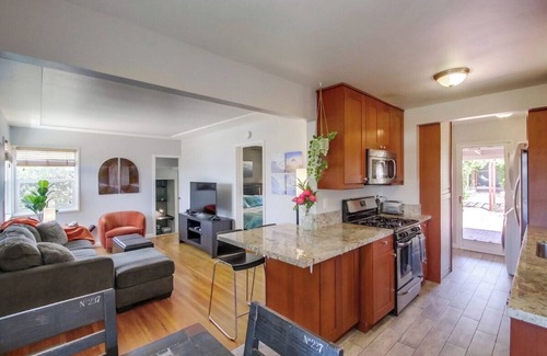 Bay Park House | Summer at Dolphin Bay Hideaway pet-friendly yard!
