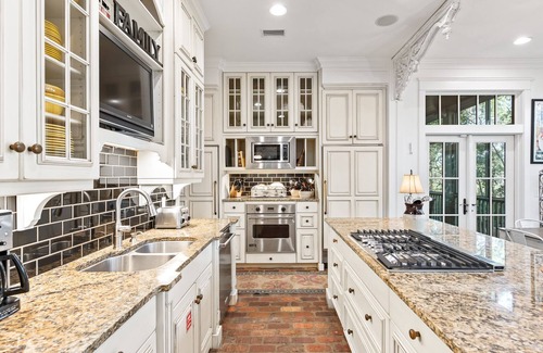 Cottage District House | Summer Availability! 6 Primary suites! Pool Table! Ping Pong! Arcade Games! Close to Seaside!
