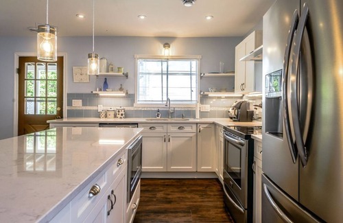 Crystal Beach House | Summer Banks Paradise - 4 Minute walk to Beach, 25 Min drive to Niagara Falls