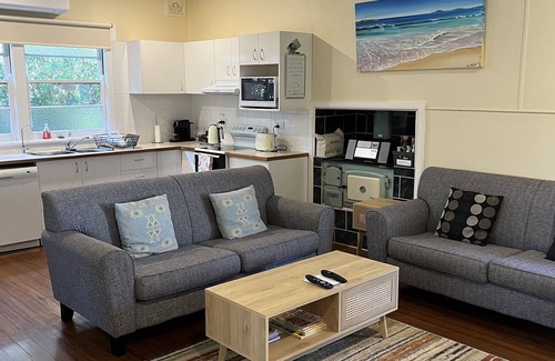 Hat Head House | Summer Bay Cottage Hat Head linen included. Minimum 3 night stay.