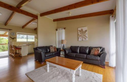 Kioloa House | Summer Beach House - seconds to beach & cafe