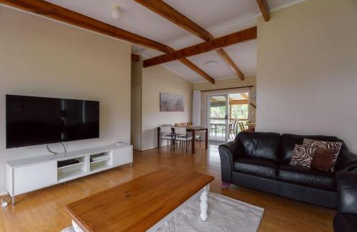 Kioloa House | Summer Beach House - seconds to beach & cafe