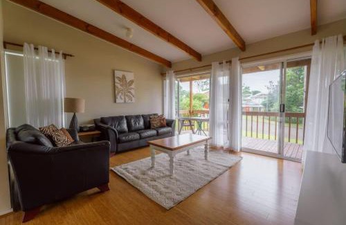 Kioloa House | Summer Beach House - seconds to beach & cafe