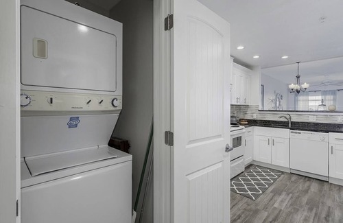Indian Rocks Beach Condo | Summer Bliss Beach Condo: Steps to IRB Shores & Splash Harbour Water Park!