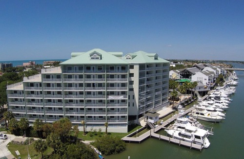 Indian Rocks Beach Condo | Summer Bliss Beach Condo: Steps to IRB Shores & Splash Harbour Water Park!